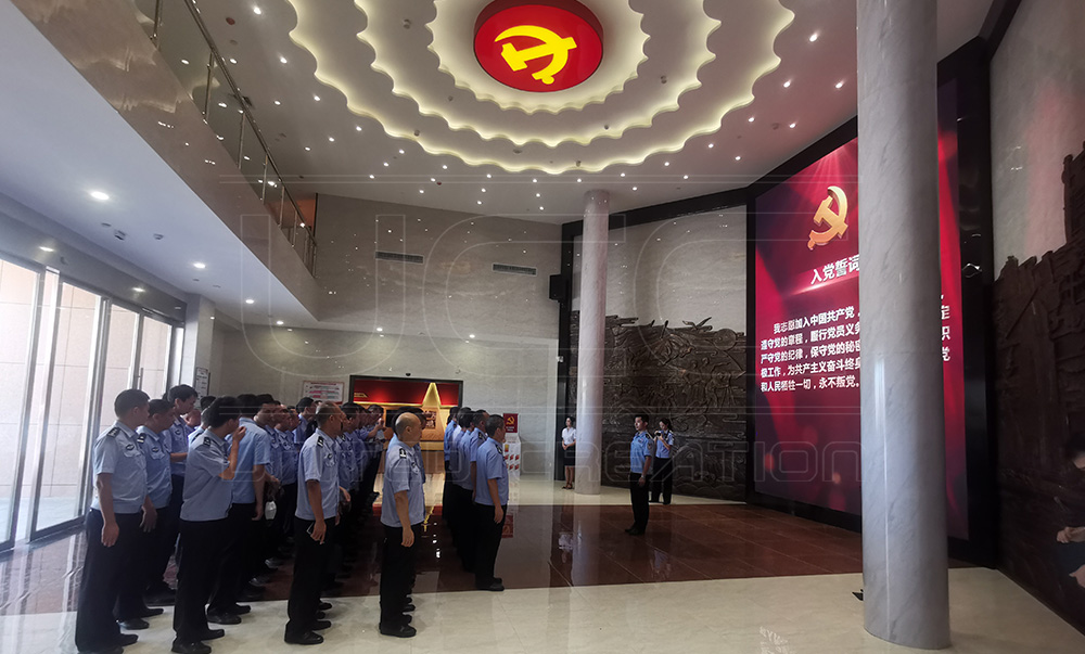 建党节，我们在东海岛党群服务中心向党致敬！
